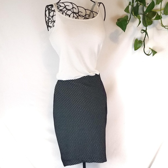 **SOLD** H&M Black & White Polka Dot Knee Skirt - Picture 2 of 5